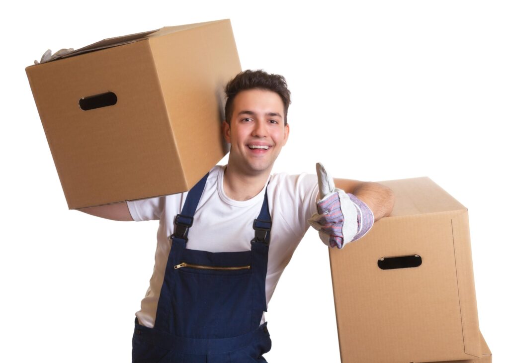 Ein Mitarbeiter mit Umzugskartons steht für einen schnellen und zuverlässigen Entrümpelungsservice in Recklinghausen bei kurzfristigen Einsätzen.